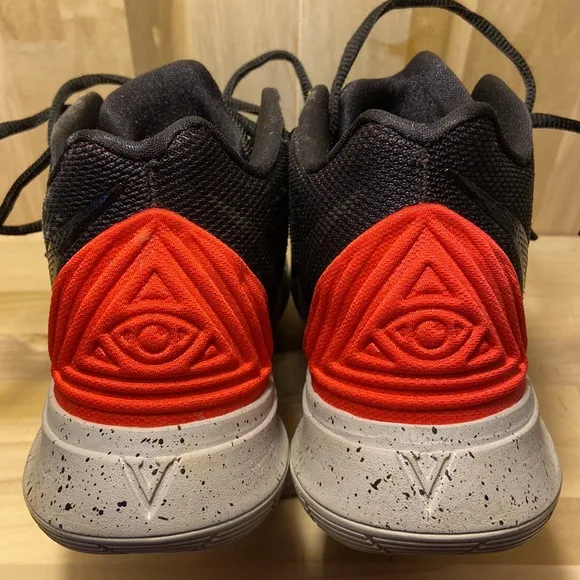 Nike Men's Black and Red Basketball Shoes