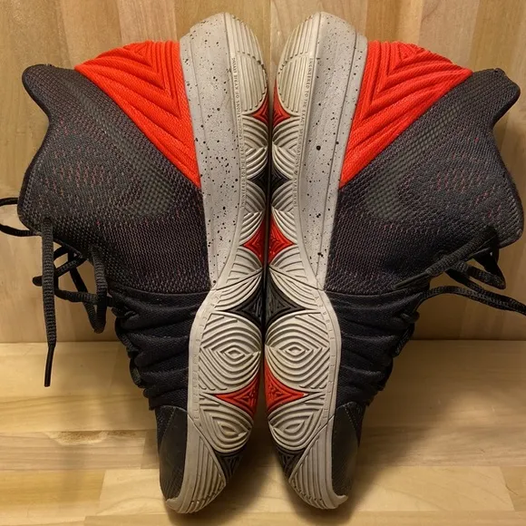 Nike Men's Black and Red Basketball Shoes
