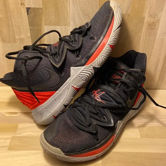 Nike Men's Black and Red Basketball Shoes