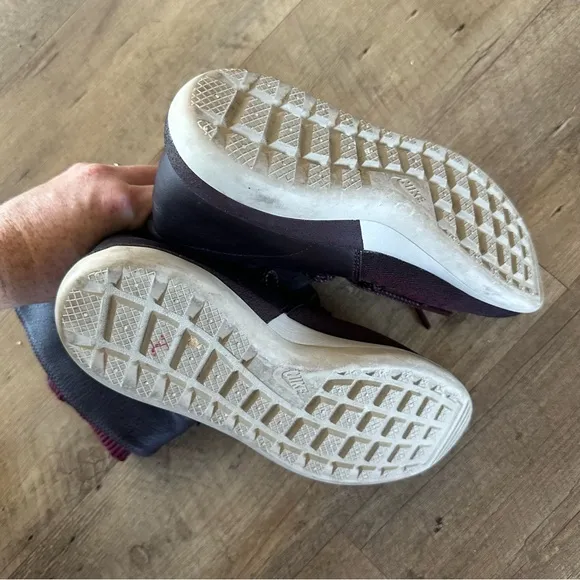 Nike Roshe Two Flyknit Hi Burgundy Sneaker Boot