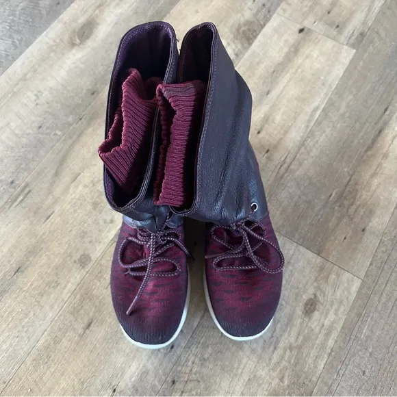 Nike Roshe Two Flyknit Hi Burgundy Sneaker Boot