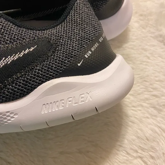 Nike women’s stroke running shoes Black White Dk Smoke Grey Iron Grey size 9.5
