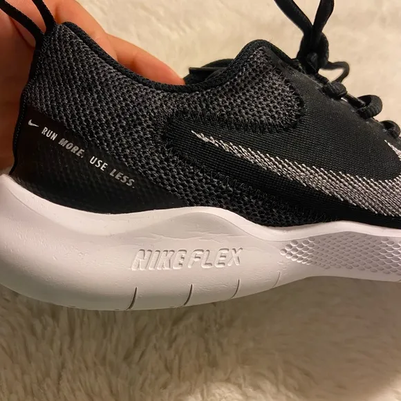 Nike women’s stroke running shoes Black White Dk Smoke Grey Iron Grey size 9.5