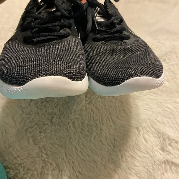 Nike women’s stroke running shoes Black White Dk Smoke Grey Iron Grey size 9.5