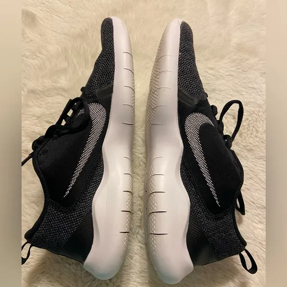 Nike women’s stroke running shoes Black White Dk Smoke Grey Iron Grey size 9.5