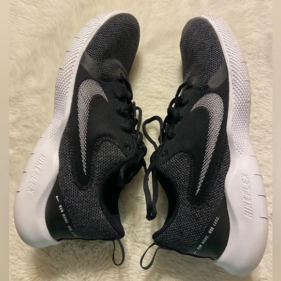Nike women’s stroke running shoes Black White Dk Smoke Grey Iron Grey size 9.5