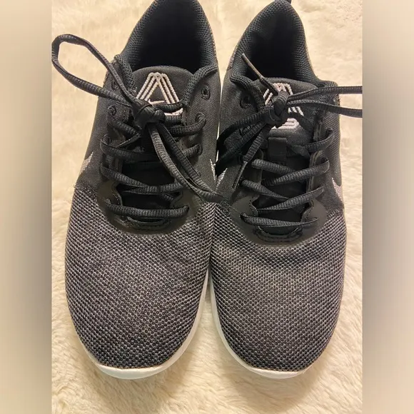 Nike women’s stroke running shoes Black White Dk Smoke Grey Iron Grey size 9.5