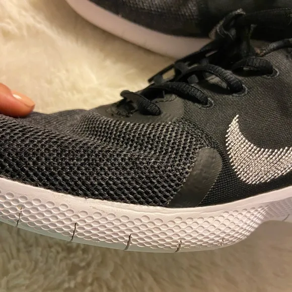 Nike women’s stroke running shoes Black White Dk Smoke Grey Iron Grey size 9.5