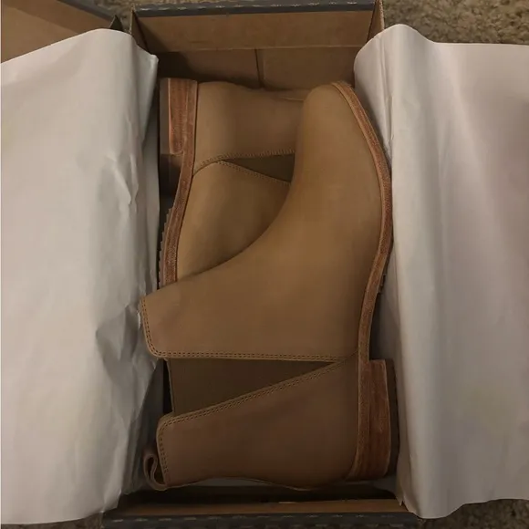 Nisolo Eva Everyday Chelsea Tan Leather Ankle Boots- Size 8.5