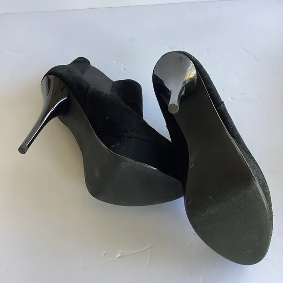 NWB Steve Madden Black Genuine Suede Booties with 5” Heel Sz 9.5
