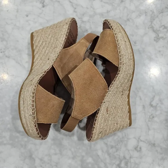 NWOB Andre Assous Suede Camel Espadrille Wedge Sandals size 10‎