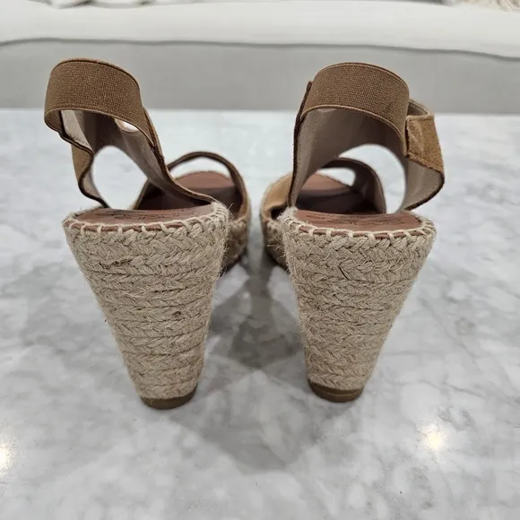 NWOB Andre Assous Suede Camel Espadrille Wedge Sandals size 10‎