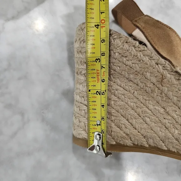 NWOB Andre Assous Suede Camel Espadrille Wedge Sandals size 10‎