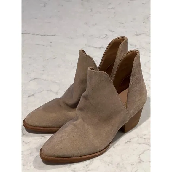 NWOB Free People Women’s Leather Suede Charm Double V Ankle Boots Size 5.5 Beige
