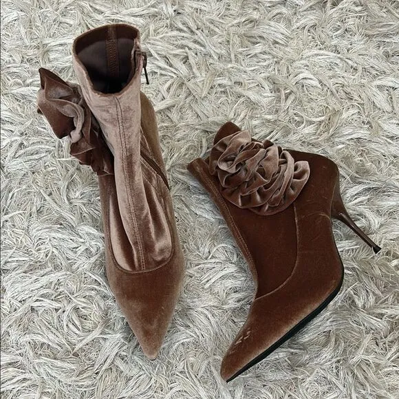 NWOB Jeffrey Campbell Florette Velvet Pointed Toe Sock Ankle Boots Tan size 8.5