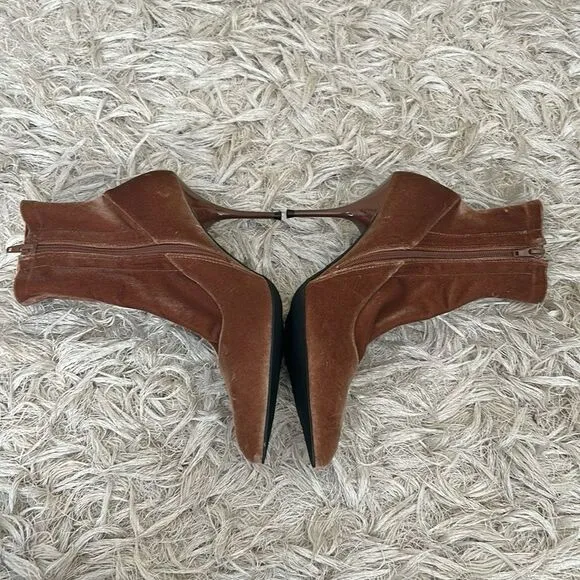 NWOB Jeffrey Campbell Florette Velvet Pointed Toe Sock Ankle Boots Tan size 8.5