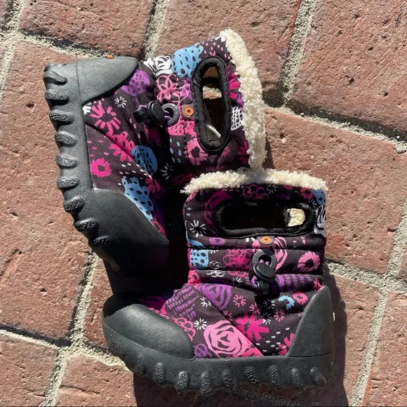 NWOT BOGS - B-MOC GARDEN PARTY BABY BOOTS size 5