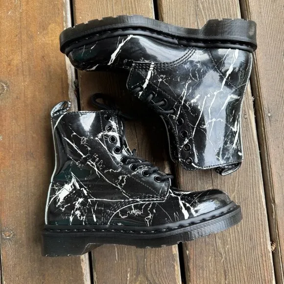 NWOT Dr Martens 1460 Pascal Marble Black/White Ankle 8 hole Boots - EU 38/ US 7