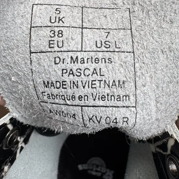 NWOT Dr Martens 1460 Pascal Marble Black/White Ankle 8 hole Boots - EU 38/ US 7