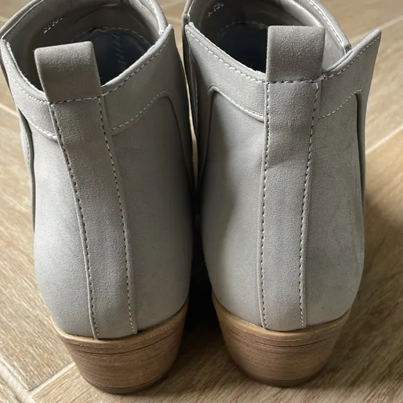   nwot   Faux Suede Ankle Boots
