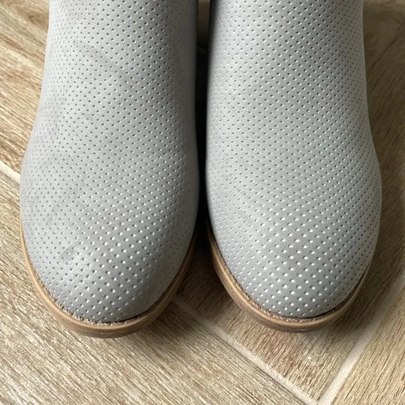   nwot   Faux Suede Ankle Boots