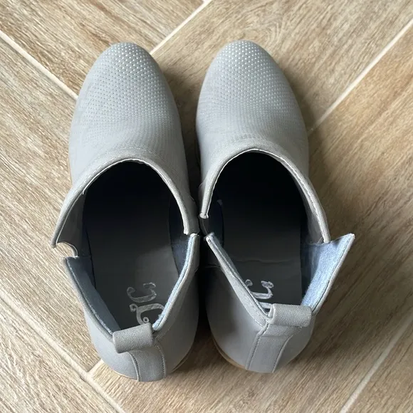   nwot   Faux Suede Ankle Boots