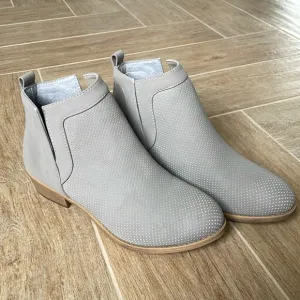   nwot   Faux Suede Ankle Boots
