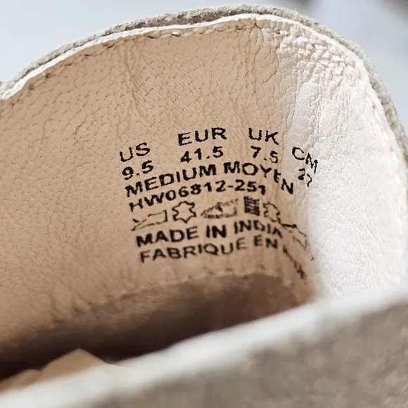 NWOT Hush Puppies Bailey Chukka 2 Genuine Leather Suede Beige Tan Ankle Boots