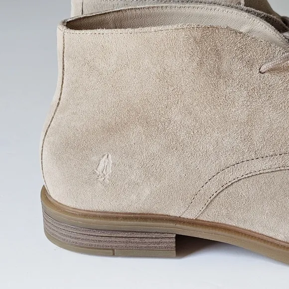 NWOT Hush Puppies Bailey Chukka 2 Genuine Leather Suede Beige Tan Ankle Boots