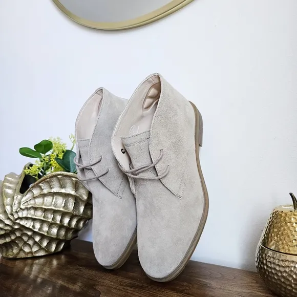 NWOT Hush Puppies Bailey Chukka 2 Genuine Leather Suede Beige Tan Ankle Boots