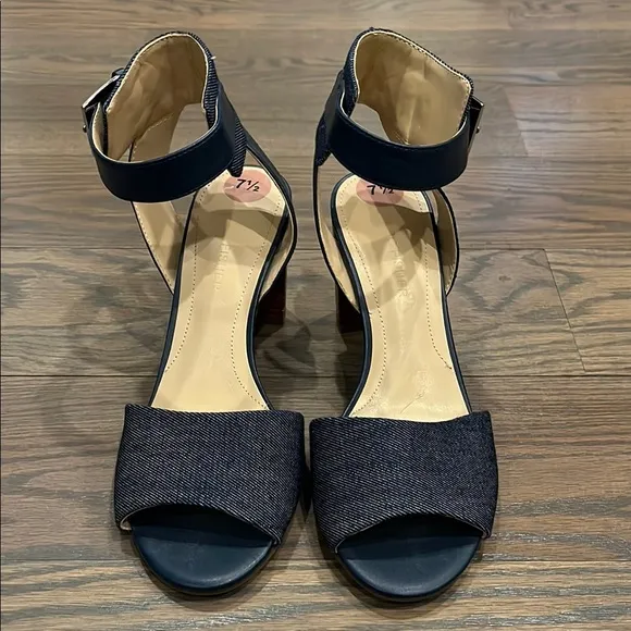 NWOT Marc Fisher Wonen’s Denim Blue Wedge Sandals with Ankle Strap Size 7.5