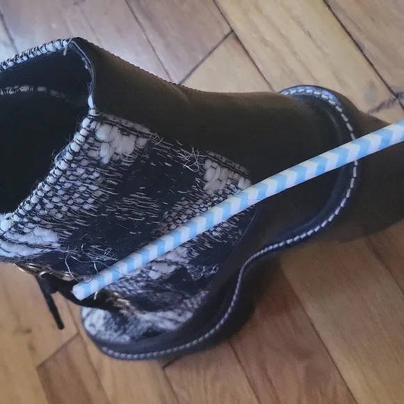 NWOT Tory Burch lug sole boots