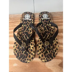 NWOT Tory Burch PVC/EVA Flip Flop Flat Sandals Wildlife Animal Print Logo