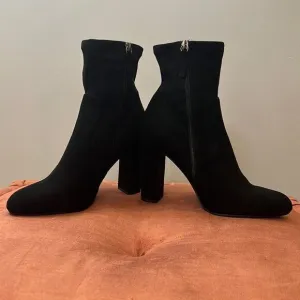 NWOT  Steve Madden Black Sueded High Ankle Boots - Size 10M