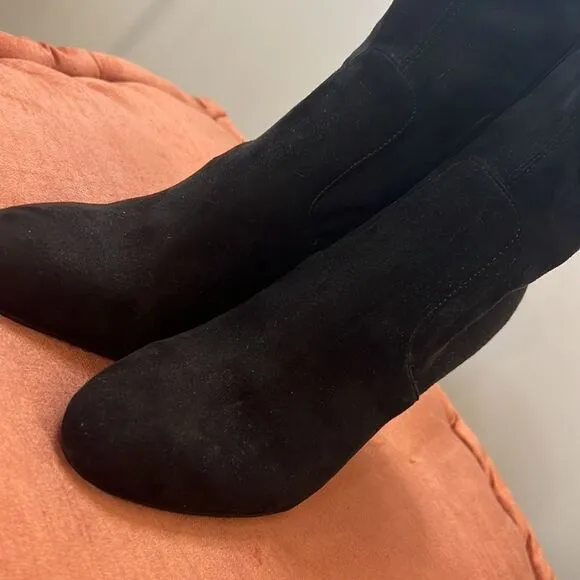 NWOT  Steve Madden Black Sueded High Ankle Boots - Size 10M