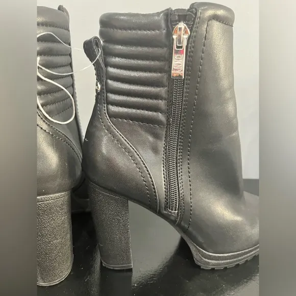 NWT DKNY Thames Black Platform High Heel Zip Up Ankle Boots