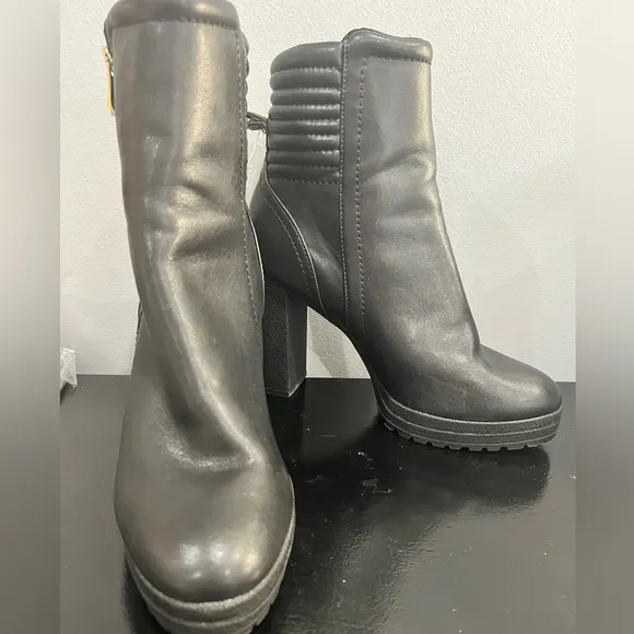 NWT DKNY Thames Black Platform High Heel Zip Up Ankle Boots
