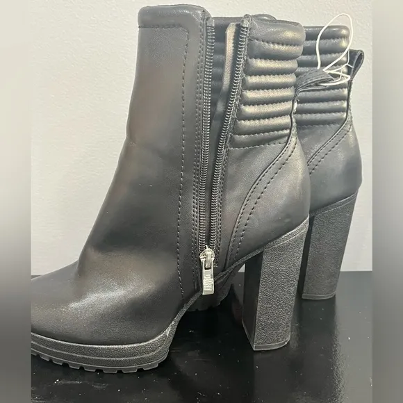 NWT DKNY Thames Black Platform High Heel Zip Up Ankle Boots