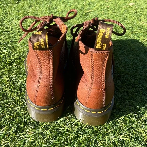 NWT DR MARTENS 101 Ambassador Leather Ankle Boots!