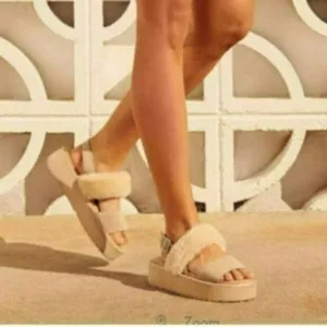 NWT EMU Australia Sheepskin Durack Stinger Sandals
