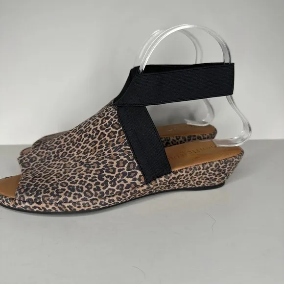 NWT Kenneth Cole Gentle Souls Womens Lily Cross Sandals Shoes Cheetah Brown 8.5