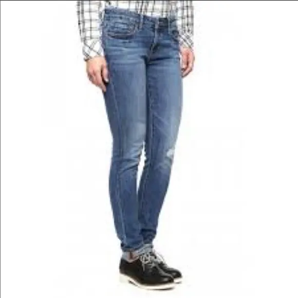NWT Levi’s: Size 30x32 Long Ripped Blue Jeans