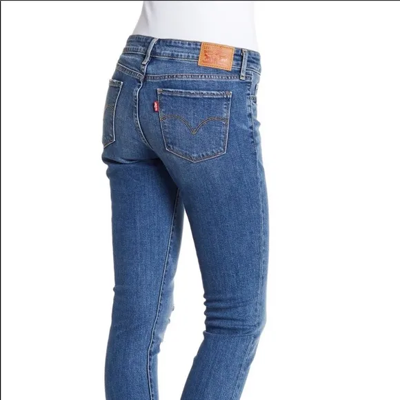 NWT Levi’s: Size 30x32 Long Ripped Blue Jeans