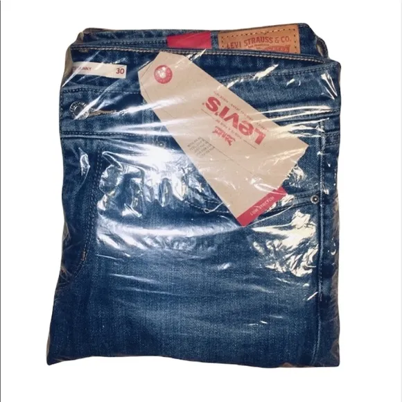 NWT Levi’s: Size 30x32 Long Ripped Blue Jeans