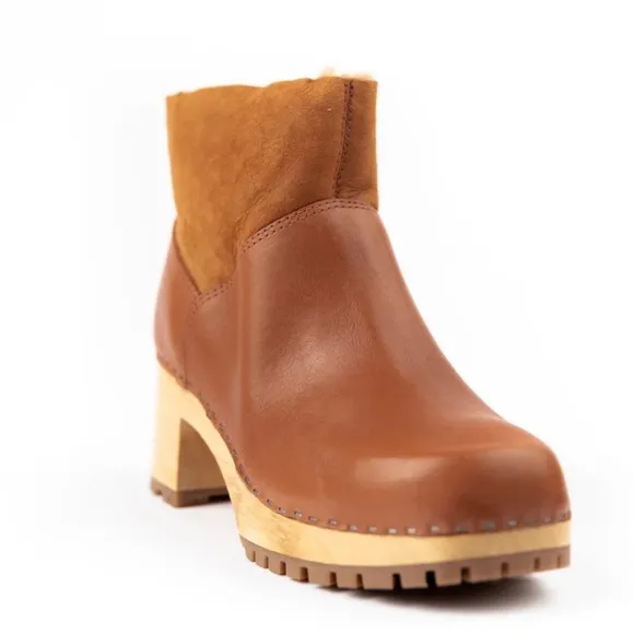 NWT  MIA Josi clog boots, Brand New in box, size 10