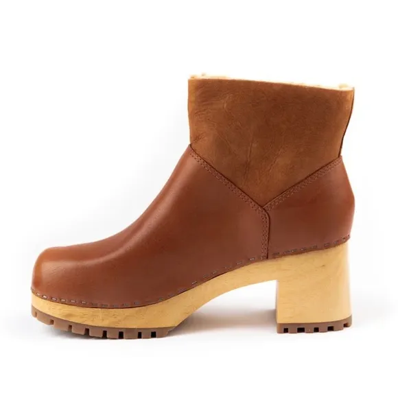 NWT  MIA Josi clog boots, Brand New in box, size 10