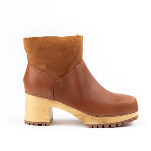 NWT  MIA Josi clog boots, Brand New in box, size 10