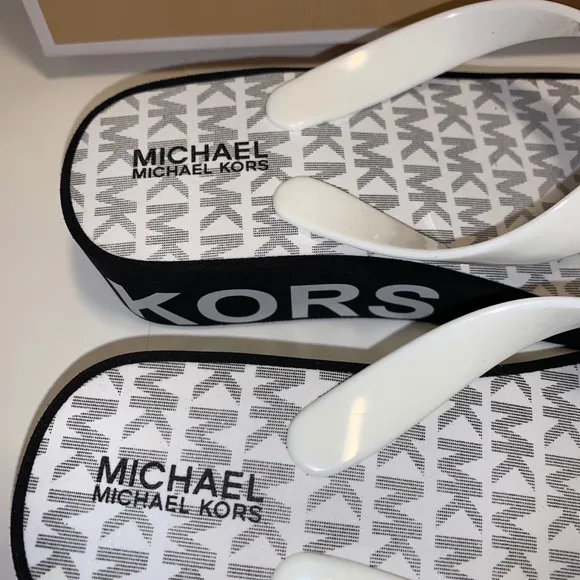 NWT Michael kors Sandals For Girl New