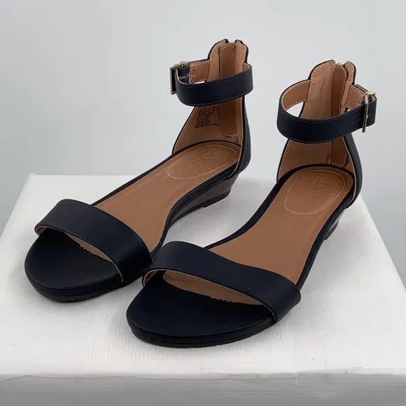 🌹NWT NIB Kenneth Cole Reaction Great Viber Women’s Navy Wedge Heel Sandals Shoes