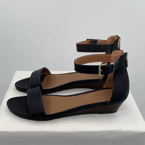 🌹NWT NIB Kenneth Cole Reaction Great Viber Women’s Navy Wedge Heel Sandals Shoes